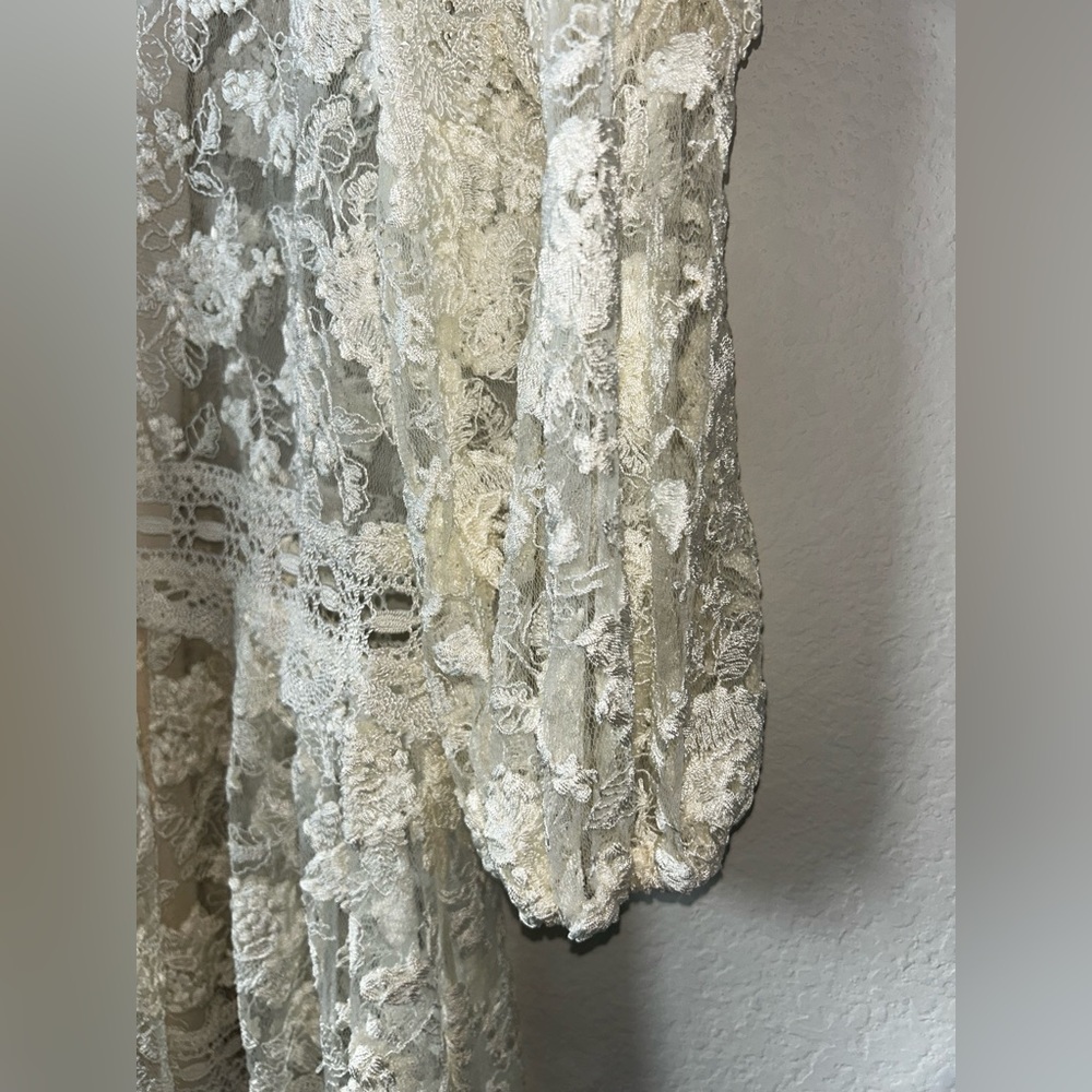 ALEXIS | Preena Lace Mini Dress in Ivory - Picture 4 of 10